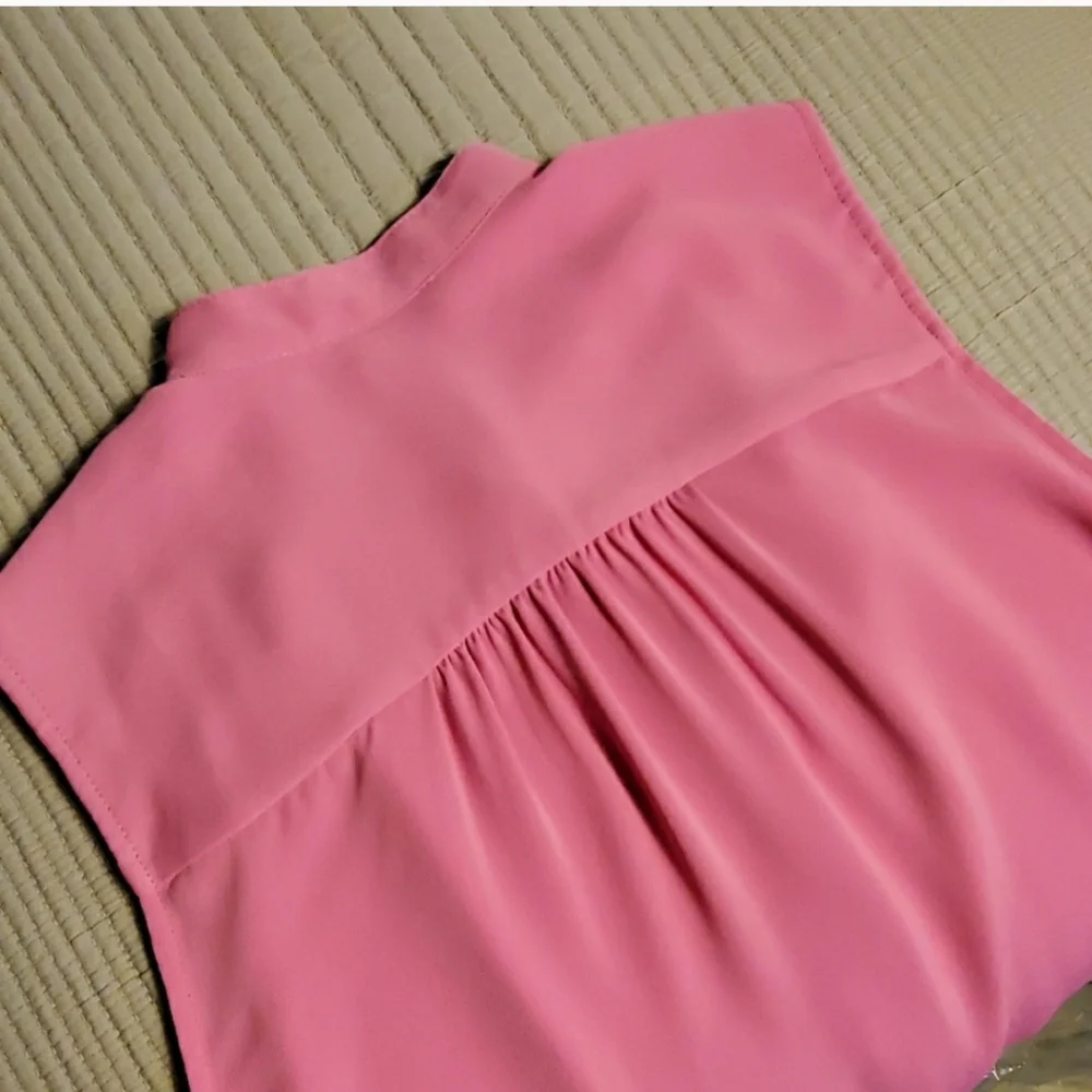 Women's J Crew sleeveless blouse - Picture 3 of 3